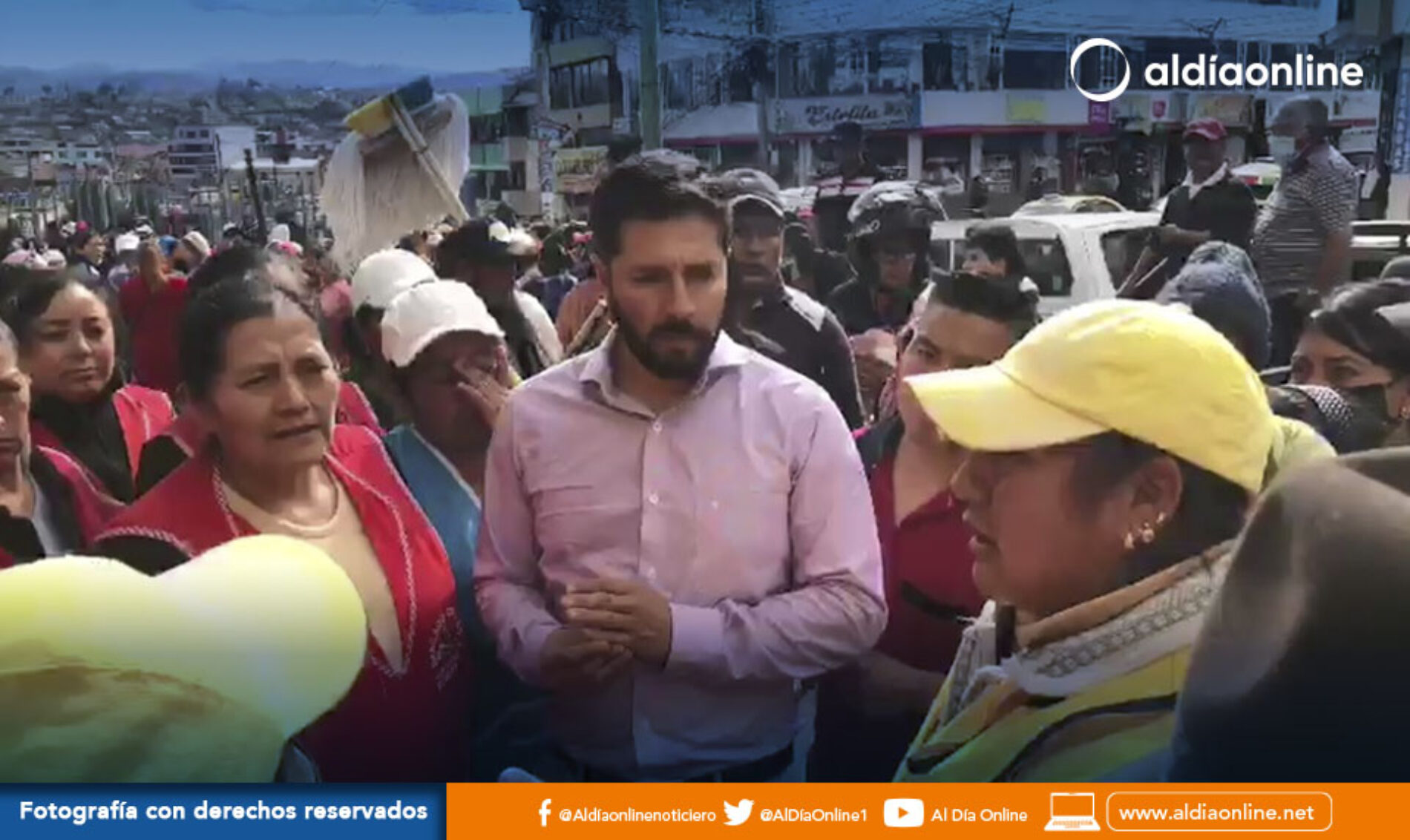 COMERCIO INFORMAL DESESPERA A COMERCIANTES DEL MERCADO CERRADO EL SALTO, REALIZARÁN PLANTONES. (VIDEO)