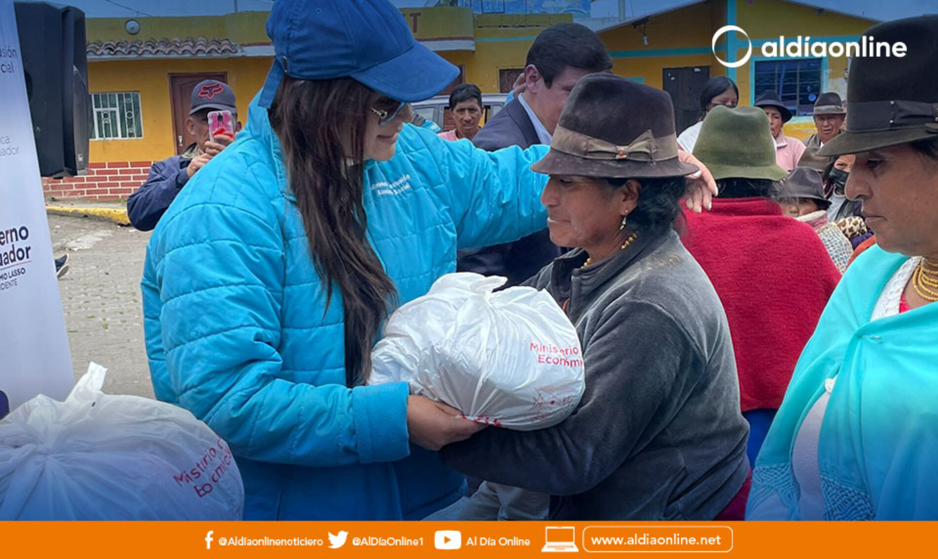 MIES ENTREGÓ 800 KITS DE VESTIMENTA EN EL CANTÓN SAQUISILÍ EN COTOPAXI