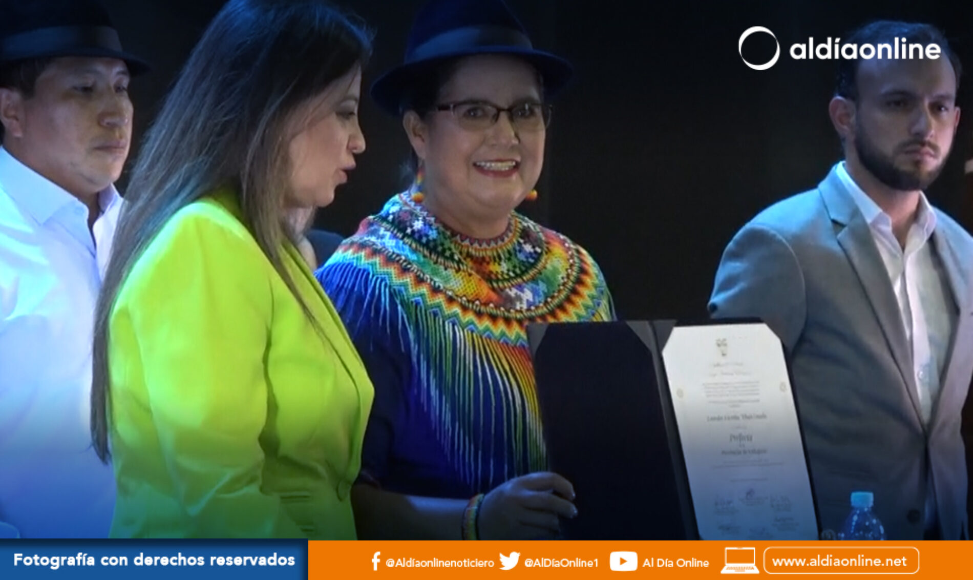 “VOY A SER MAMÁ DE USTEDES” DIJO PREFECTA LOURDES TIBÁN A LOS SIETE ALCALDE DE COTOPAXI (VIDEO)