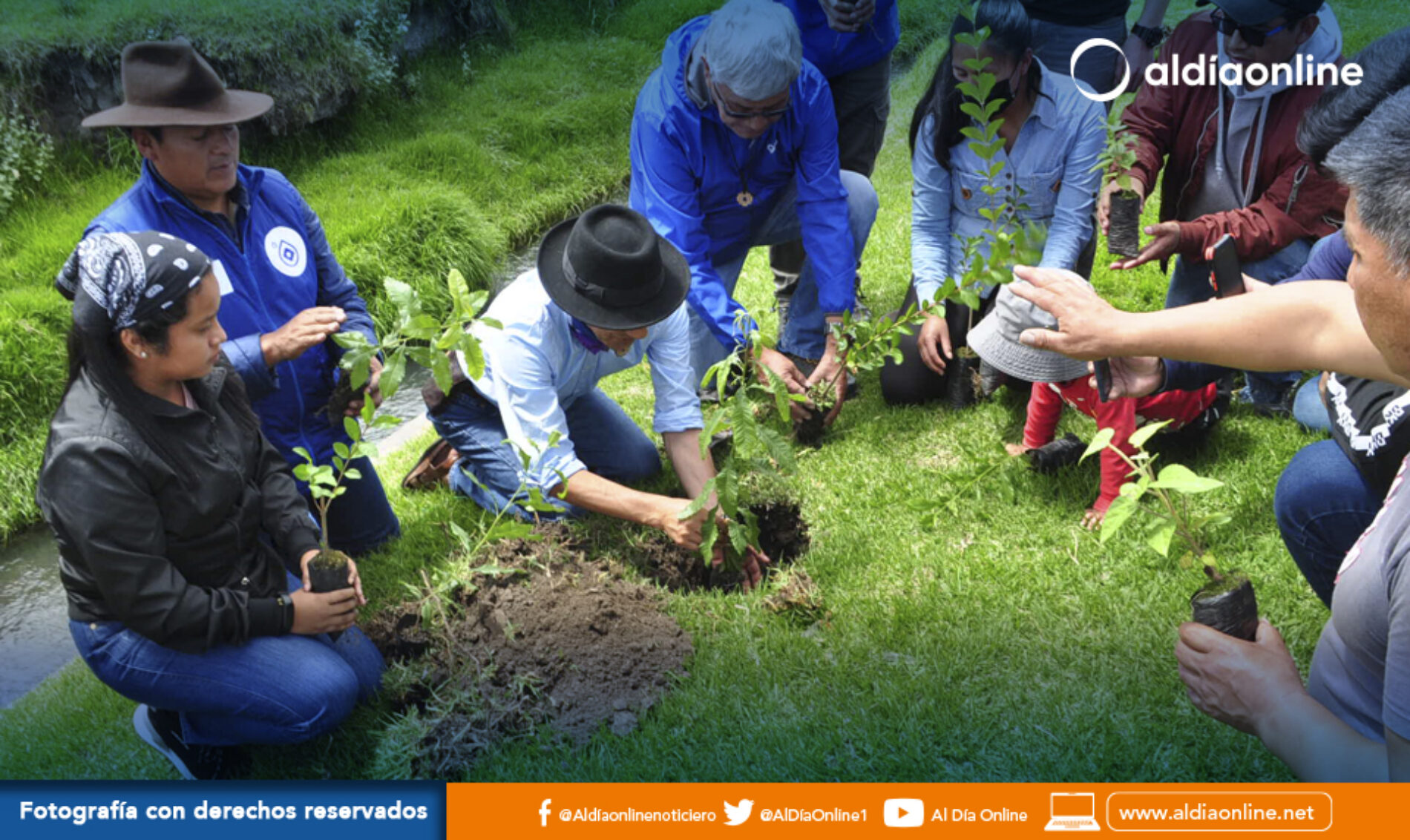 YAKU PÉREZ VISITÓ  LATACUNGA Y SEMBRÓ PLANTAS EN LAS RIVERAS DEL ILLUCHI SECTOR LA LAGUNA (VIDEO)