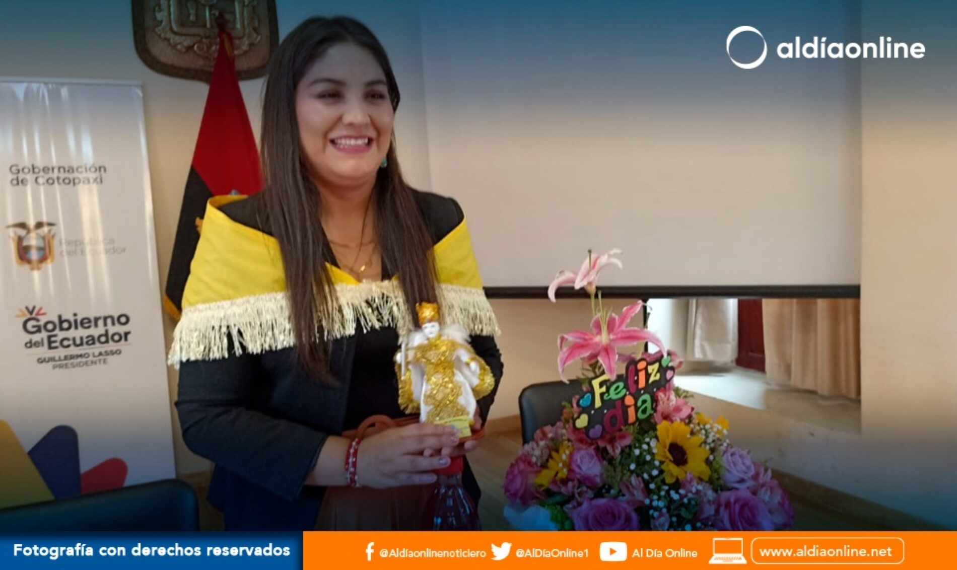 PERSONAJE DEL ÁNGEL DE LA ESTRELLA JOCHÓ A GOBERNADORA DE COTOPAXI PARA LA MAMA NEGRA ISIDRINA. (VIDEO)