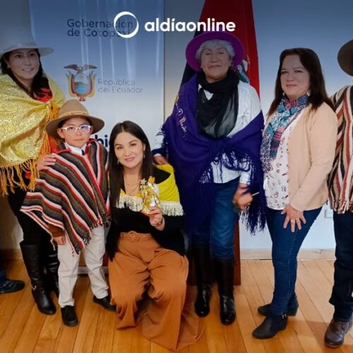 PERSONAJE DEL ÁNGEL DE LA ESTRELLA JOCHÓ A GOBERNADORA DE COTOPAXI PARA LA MAMA NEGRA ISIDRINA. (VIDEO)