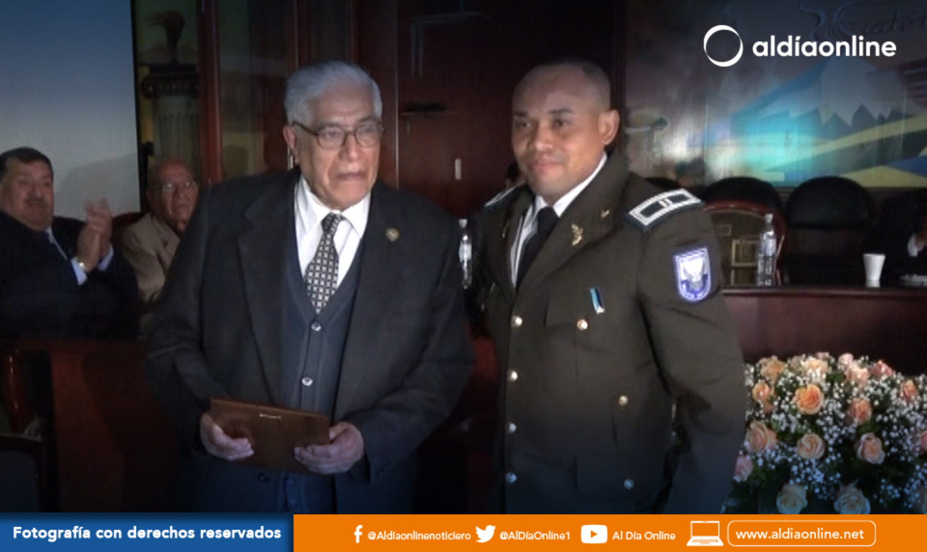 SINDICATO DE CHOFERES DE COTOPAXI, RINDIÓ HOMENAJE A SOCIOS QUE CUMPLIERON 25 Y 50 AÑOS DE SOCIOS (VIDEO)