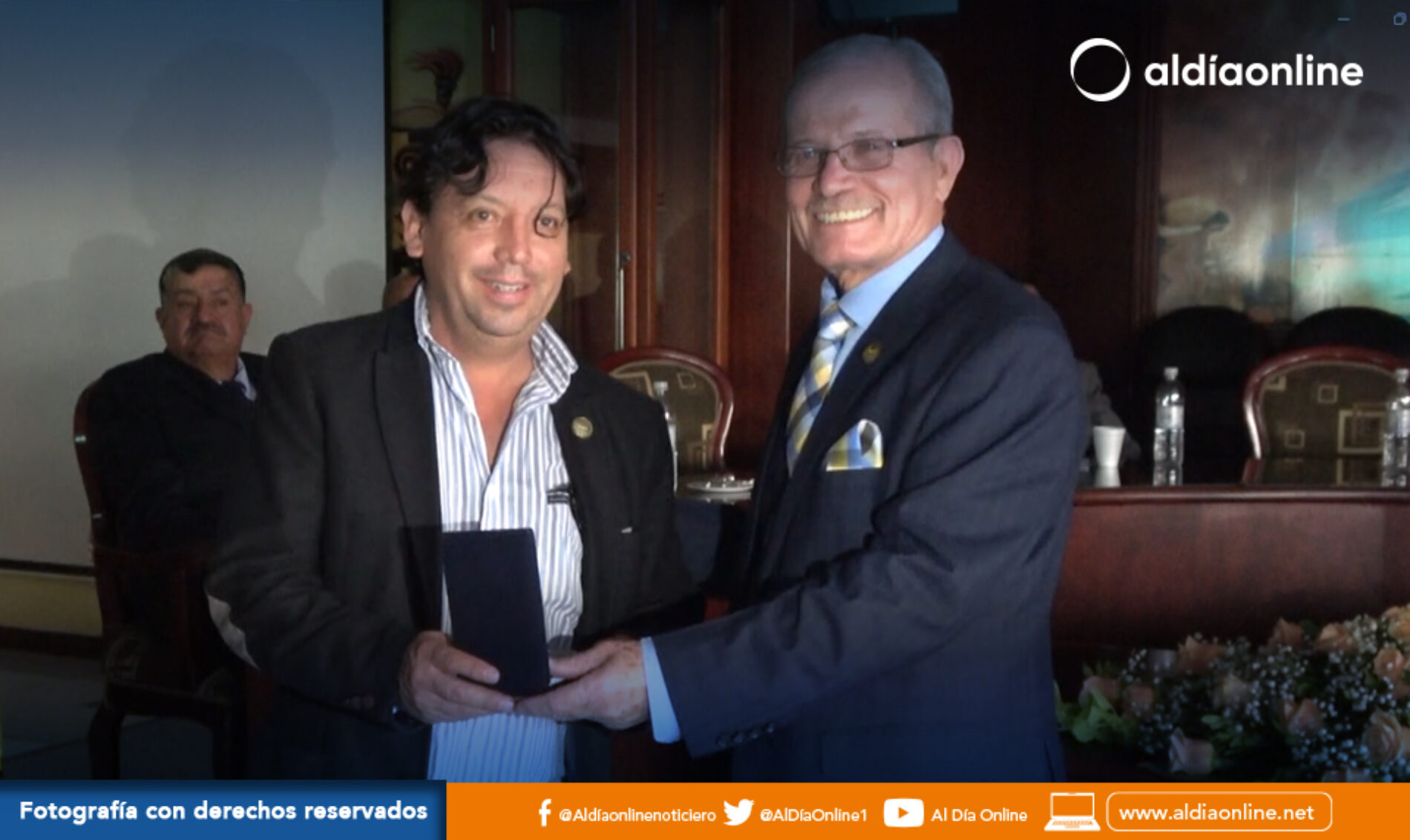 SINDICATO DE CHOFERES DE COTOPAXI, RINDIÓ HOMENAJE A SOCIOS QUE CUMPLIERON 25 Y 50 AÑOS DE SOCIOS (VIDEO)