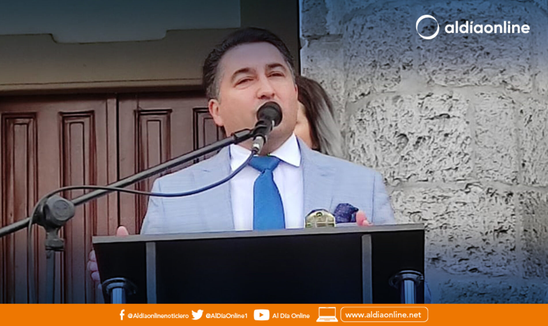 MUNICIPIO, UTC Y BARRIOS, EJECUTAN OFICIALMENTE EL PROYECTO “LATACUNGA CIUDAD BONITA” (VIDEO)