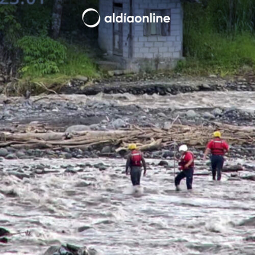CIERRE DE UNA VÍA EN MACAS TRAS DESBORDAMIENTO DEL RÍO UPANO