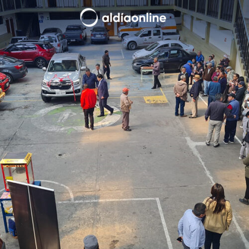 SOCIOS DEL SINDICATO DE CHOFERES PROFESIONALES DE COTOPAXI RECIBEN UN PRESENTE POR SU DÍA CLÁSICO