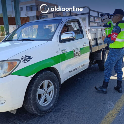  “AGENTES DE TRÁNSITO CONCIENTIZAN SOBRE EL USO CORRECTO DEL PUENTE PEATONAL”.