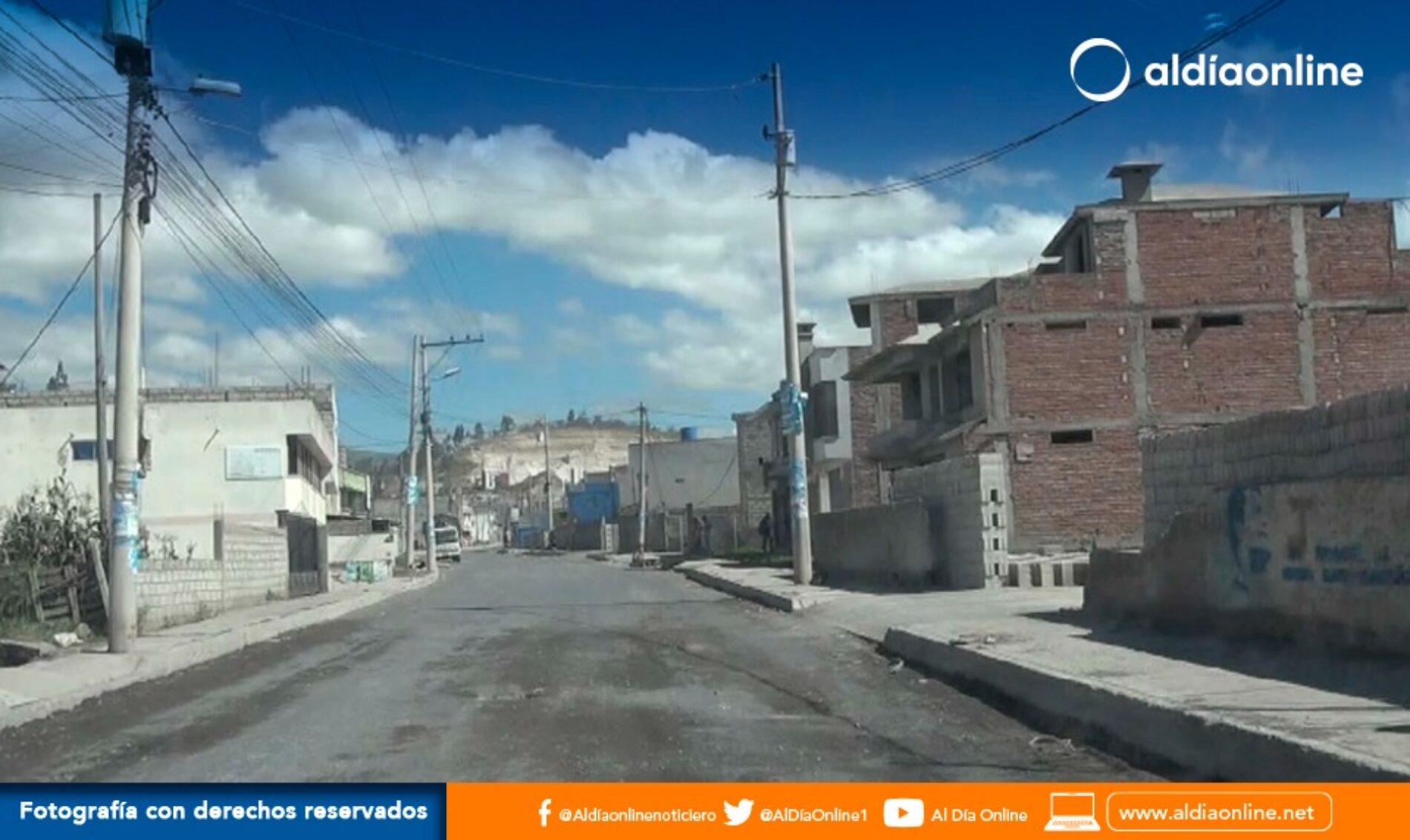 ALCALDE DE LATACUNGA REANUDARÁ ASFALTADO EN LA CALLE JAMAICA TRAS OCHO MESES DE SUSPENSIÓN.(VIDEO)