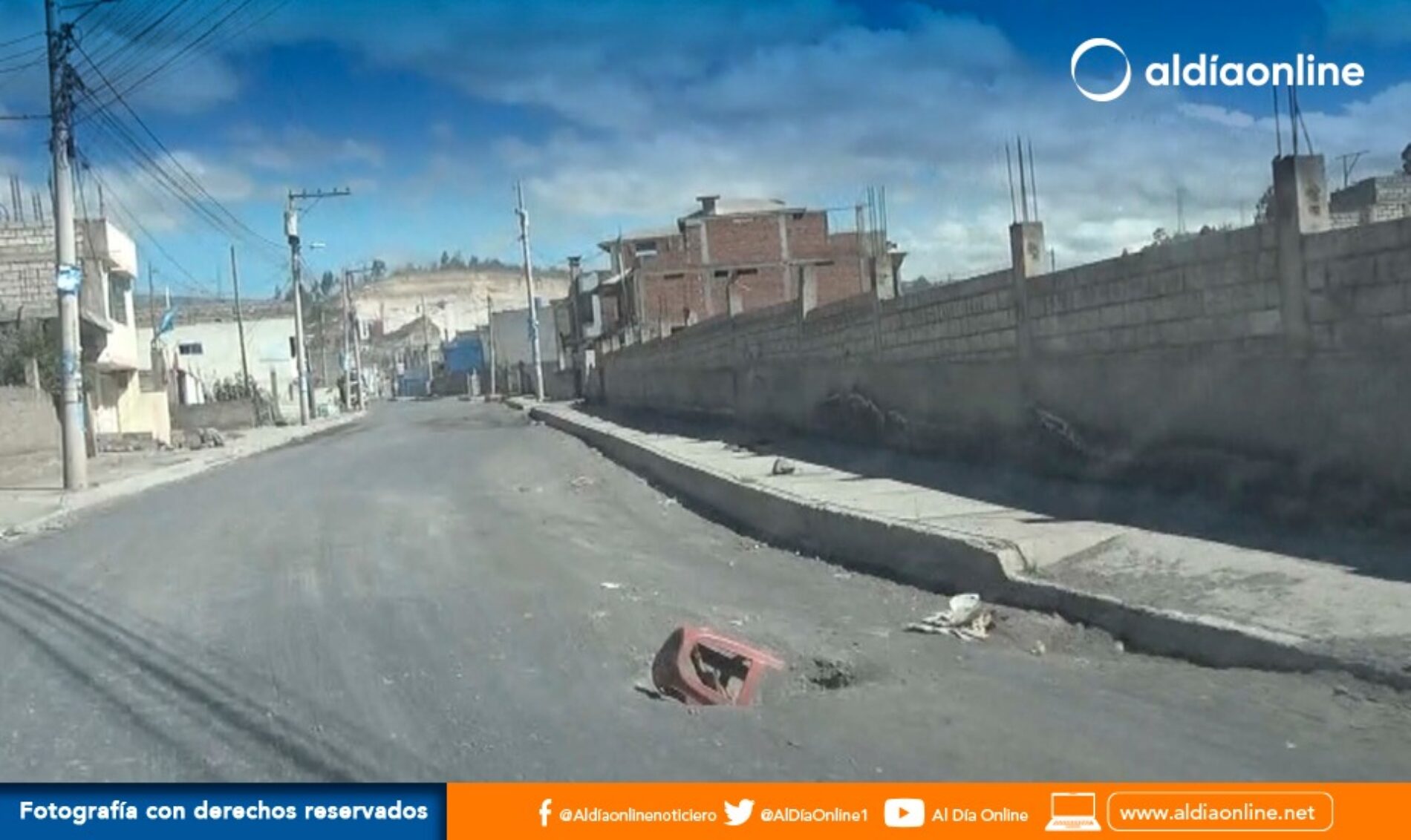 ALCALDE DE LATACUNGA REANUDARÁ ASFALTADO EN LA CALLE JAMAICA TRAS OCHO MESES DE SUSPENSIÓN.(VIDEO)