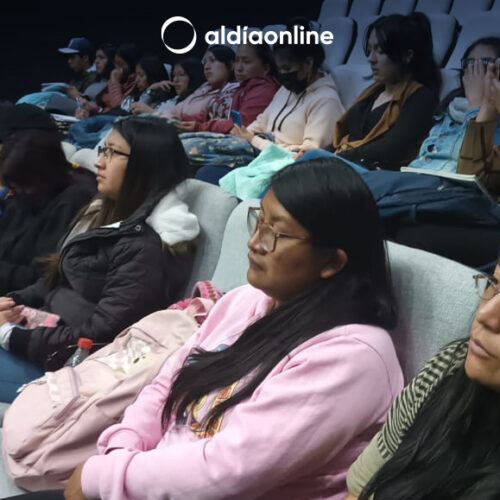 ESTUDIANTES DEL IST VICENTE LEÓN ACTUALIZAN CONOCIMIENTO EN REFORMAS TRIBUTARIAS Y EMPRENDIMIENTOS.