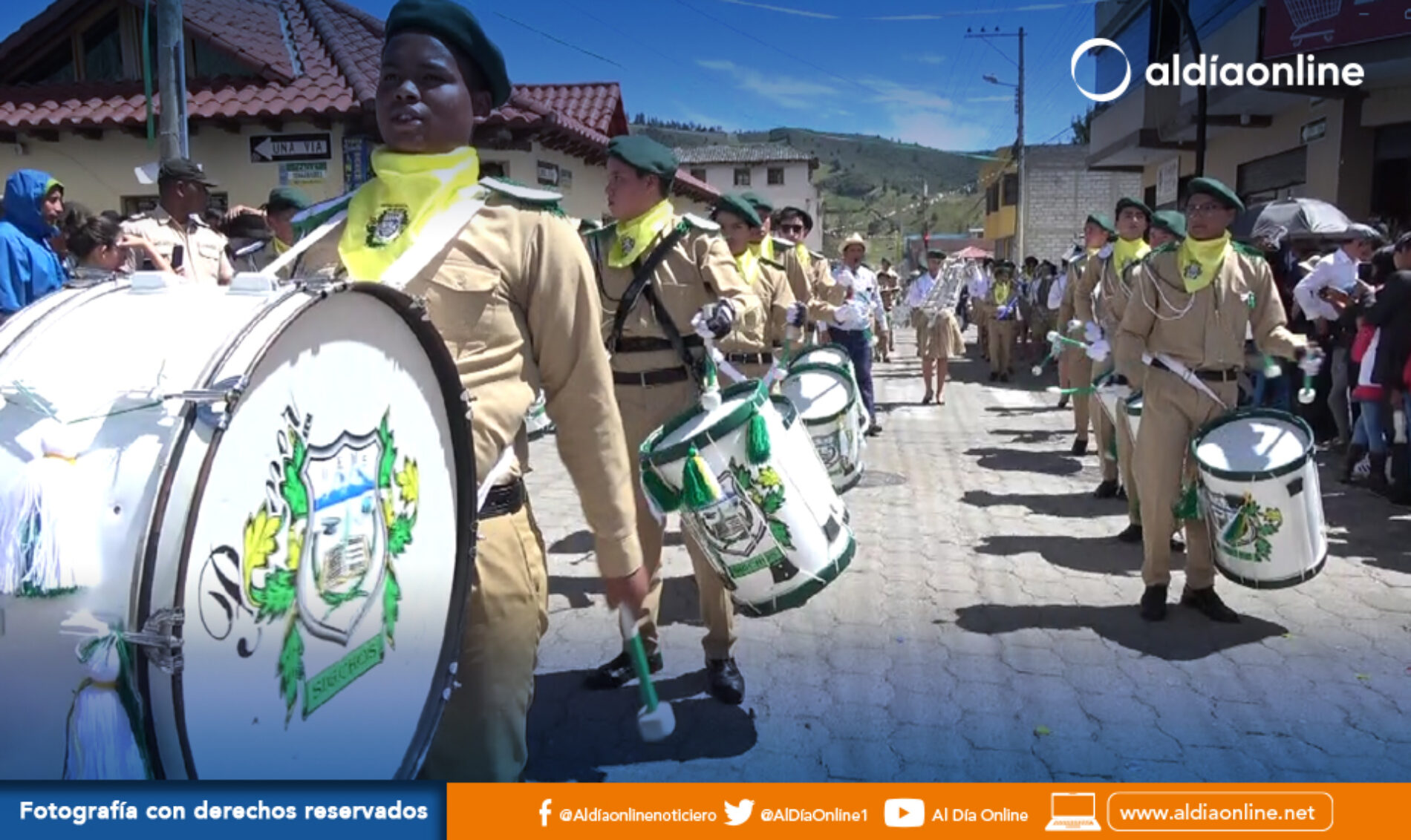 DESFILE CÍVICO-MILITAR SE CUMPLIÓ COMO PARTE DE LOS 31 AÑOS DE CANTONIZACIÓN DE SIGCHOS (VIDEO)