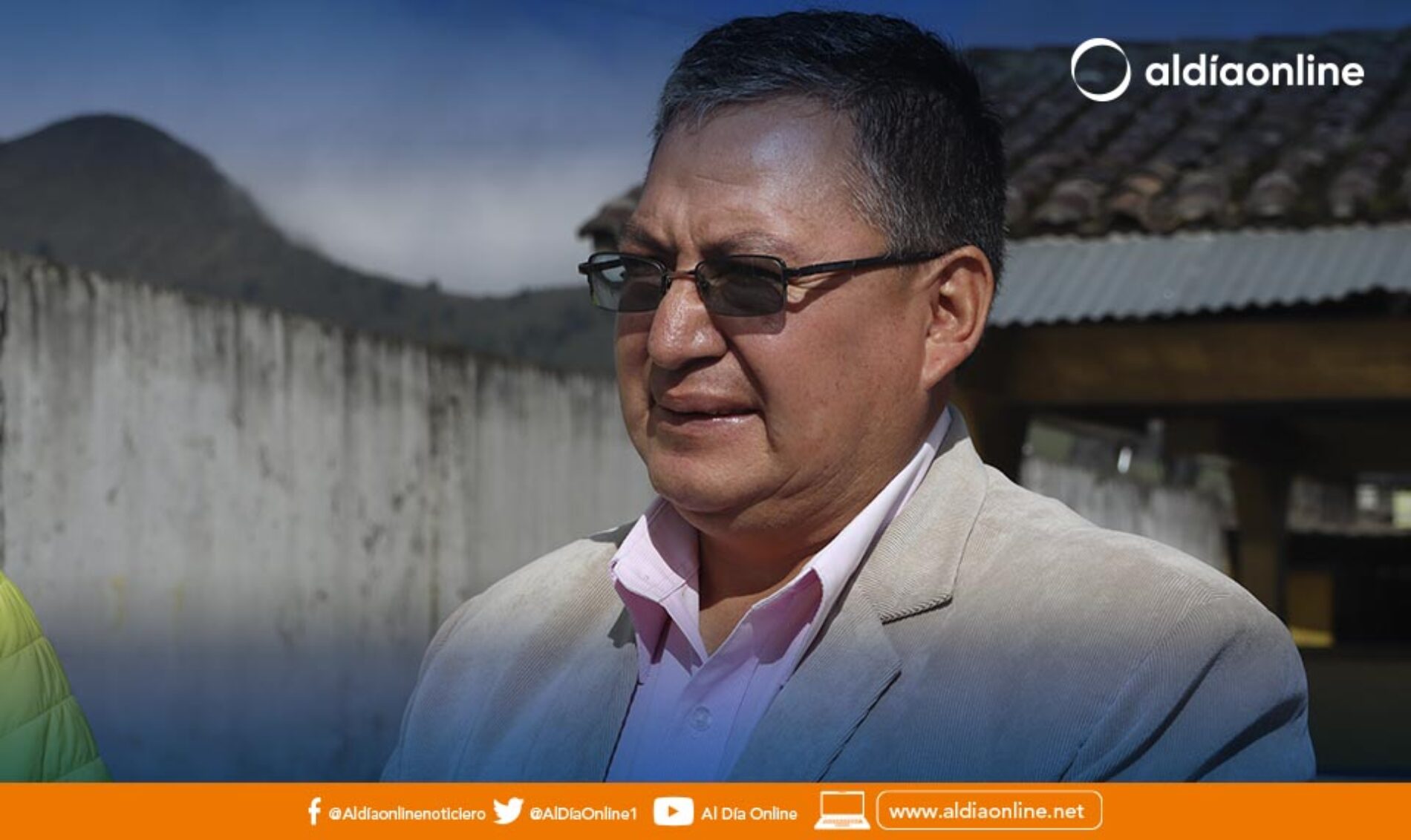 VICEPREFECTO DE COTOPAXI, ENCABEZA EL INICIO DEL PROYECTO DE ASFALTADO EN ROMERILLOS