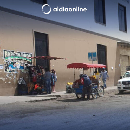 MUNICIPIO DE LATACUNGA Y COMERCIANTES AUTÓNOMOS LLEGAN ACUERDOS DE REUBICACIÓN EN SUS PUESTOS DE TRABAJO.(VIDEO)