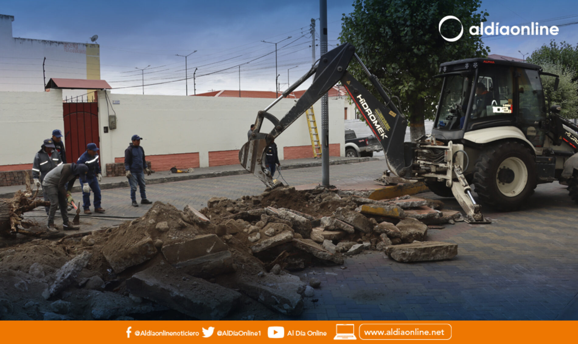 INICIÓ  CONSTRUCCIÓN DE BULEVAR Y ASENTAMIENTO DEL PARTERRE EN LA CALLE VICENTE ROCAFUERTE