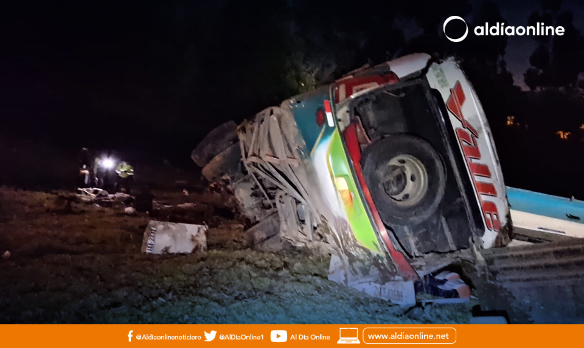 CINCO MUERTOS EN UN BUS QUE CAYÓ A UNA QUEBRADA EN PAPALLACTA