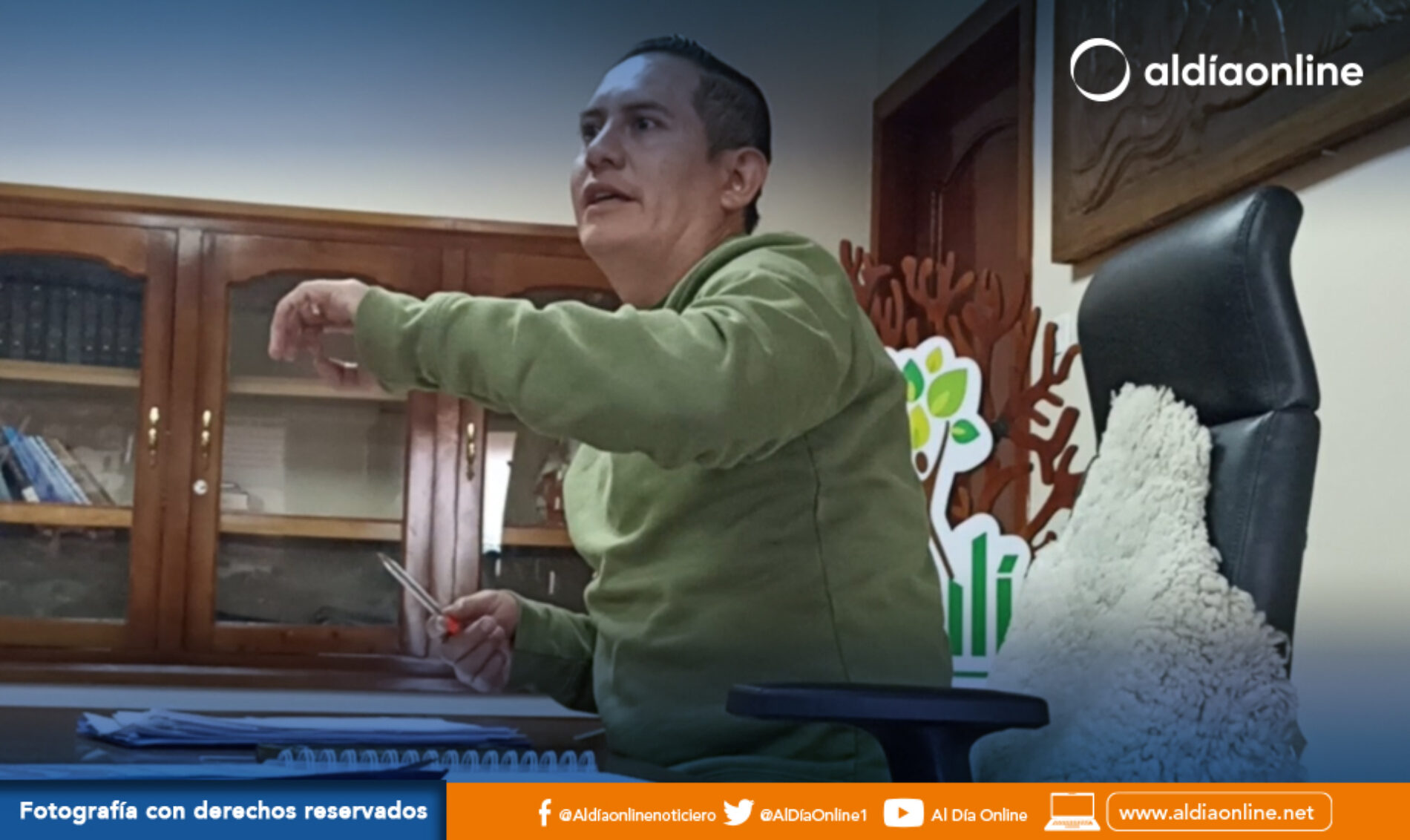 MUNICIPALIDAD Y SINDICATO DE CHOFERES DE SAQUISILÍ MANTUVIERON REUNIÓN CON RESOLUCIONES QUE FAVORECERAN A LA COMUNIDAD (VIDEO)