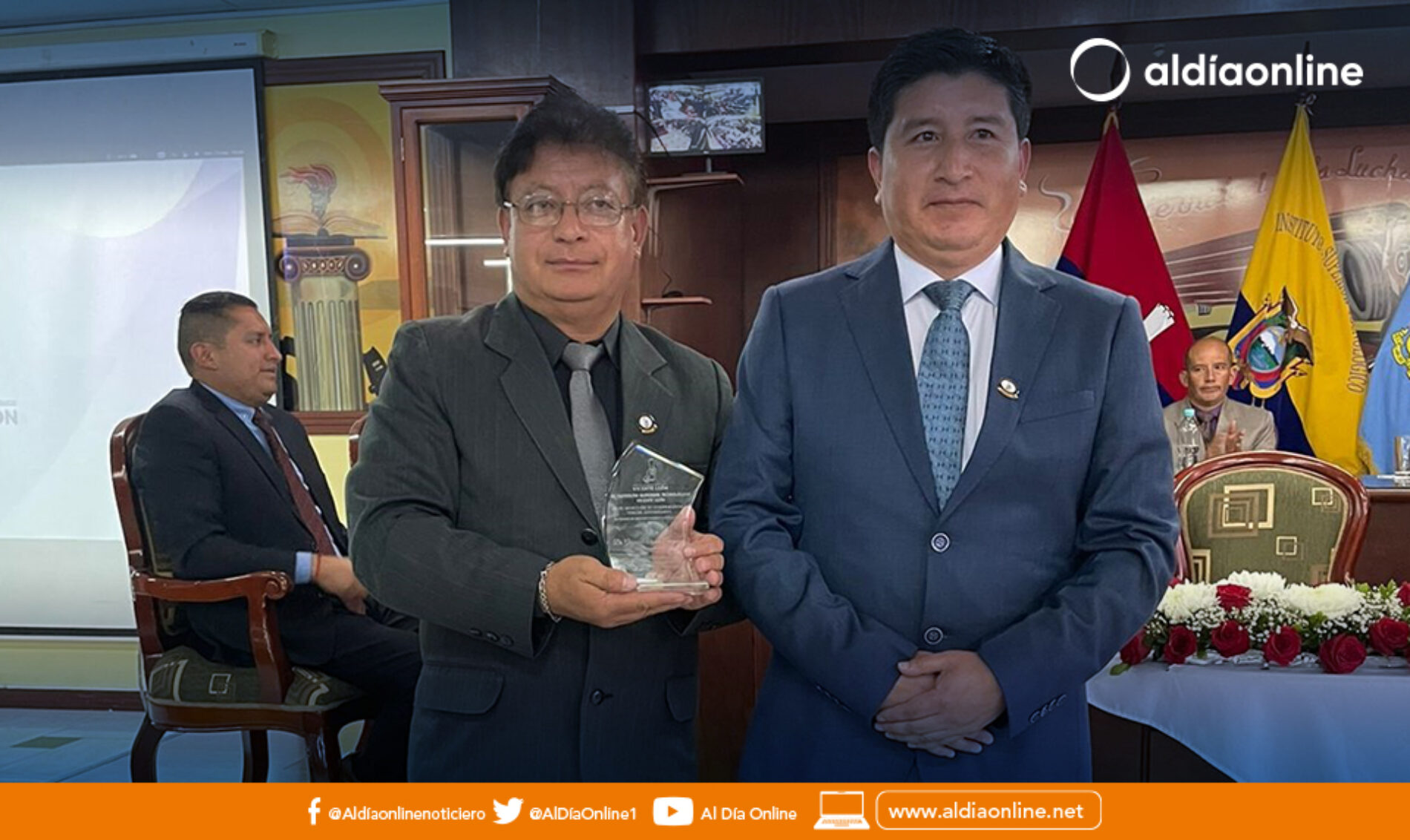 EL INSTITUTO SUPERIOR TECNOLÓGICO VICENTE LEÓN CUMPLE 43 AÑOS AL SERVICIO DE LA COMUNIDAD EDUCATIVA