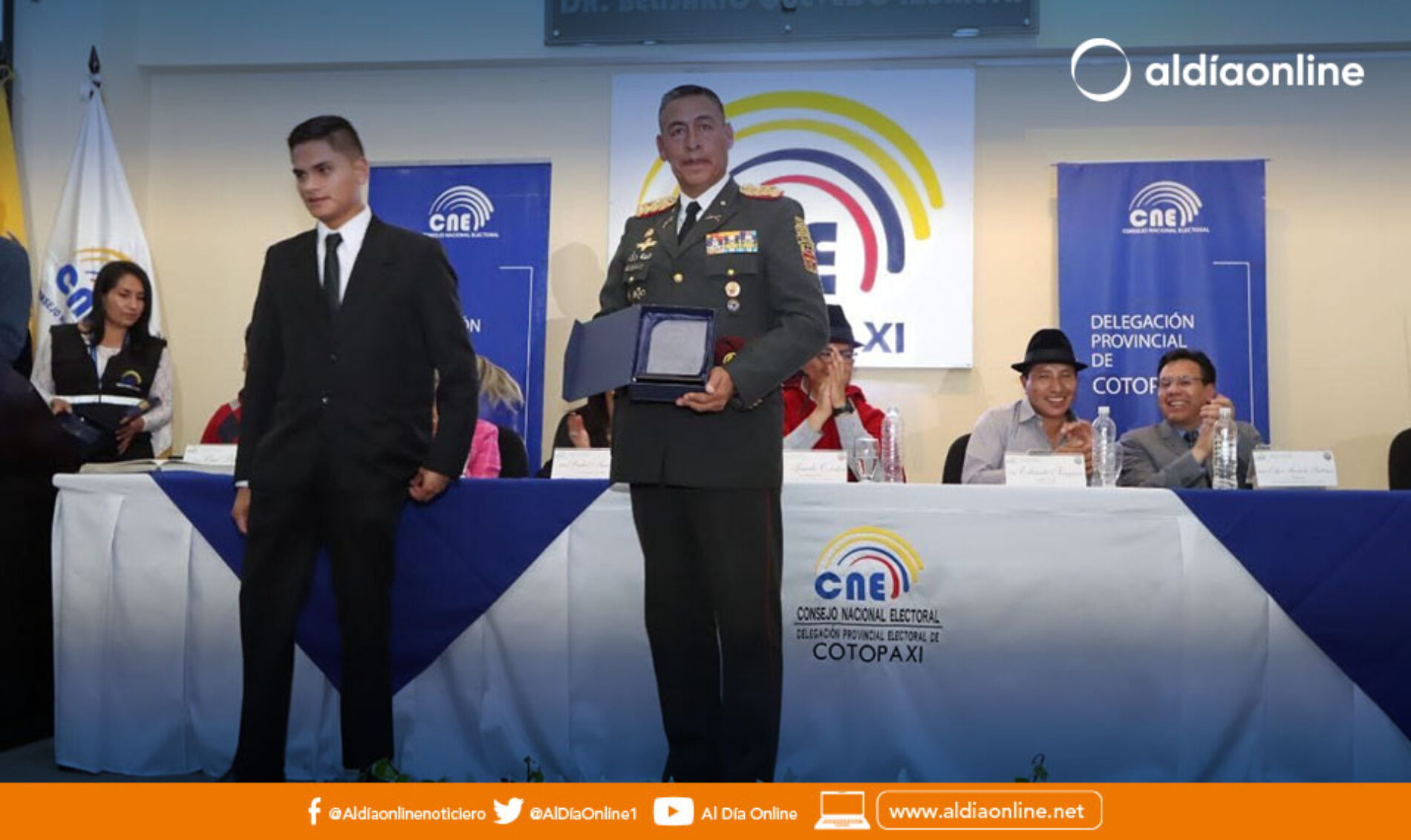 ASAMBLEÍSTAS DE COTOPAXI RECIBIERON SUS CREDENCIALES