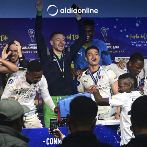 ASÍ FESTEJAN LOS JUGADORES DE LIGA EL TÍTULO EN PUNTA DEL ESTE