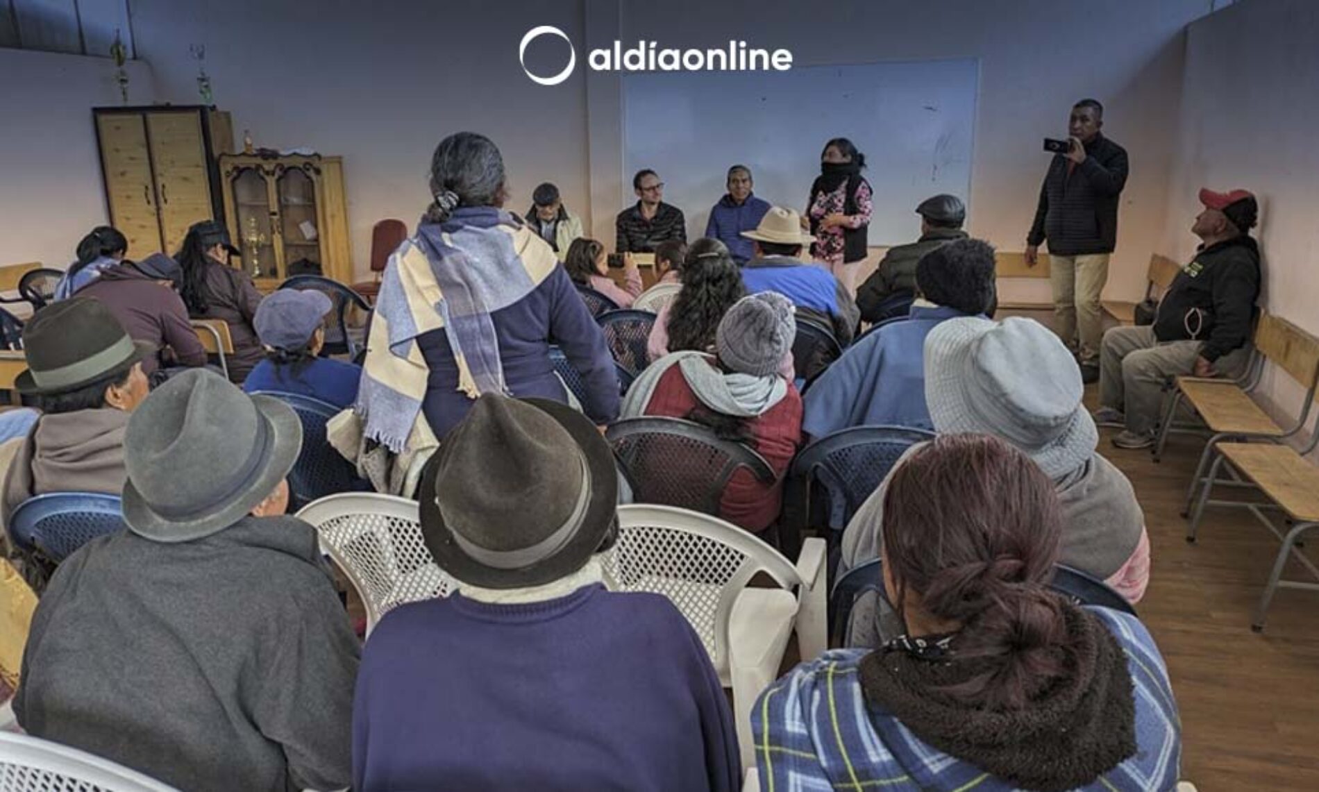 ELEPCO S.A ENTREGA REMODELACIÓN DE REDES ELÉCTRICAS EN ISINCHE DE INFANTES (PUJILÍ)