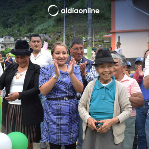 ENTREGA DE OBRA DE ADOQUINADO EN LA CALLE 02 DE AGOSTO DE LA PARROQUIA LA ESPERANZA