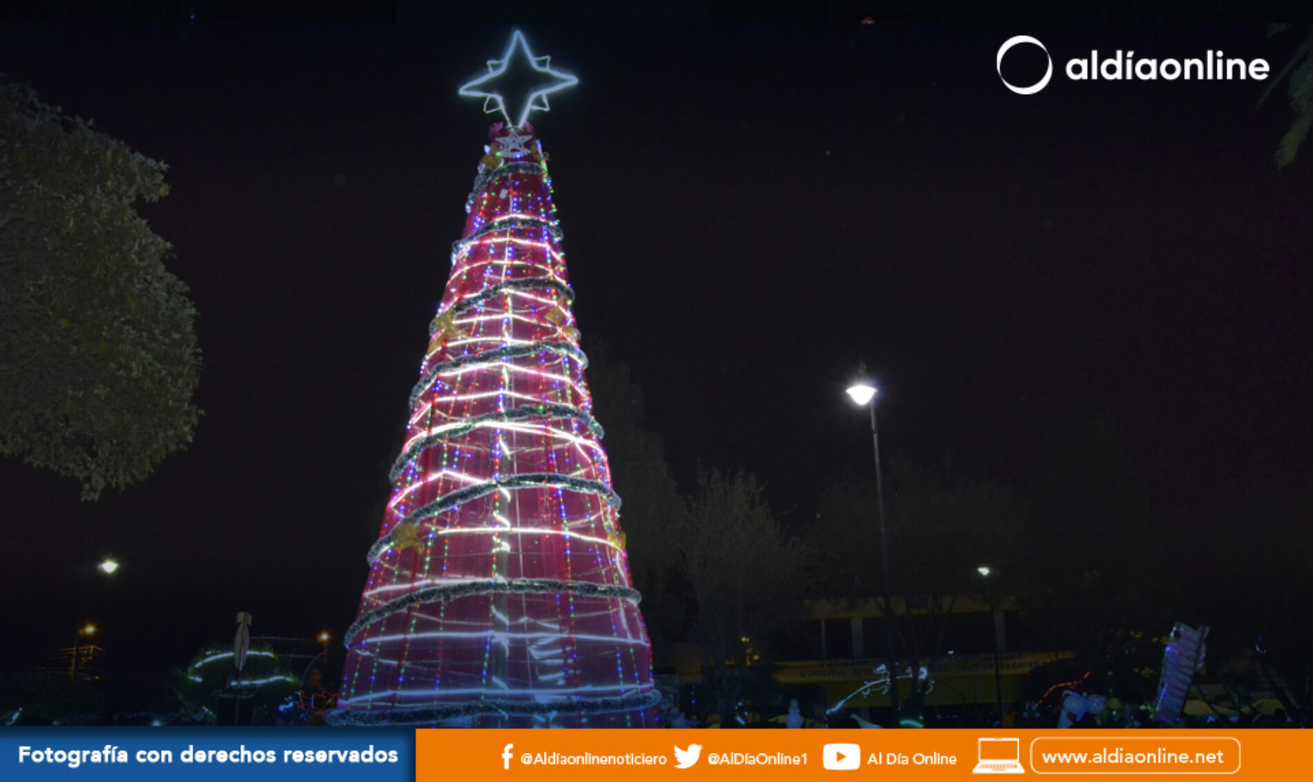LUCES DE NAVIDAD FUERON ENCENDIDAS EN PARQUE CENTRAL Y CALLES DE SAQUISILÍ (VIDEOS)