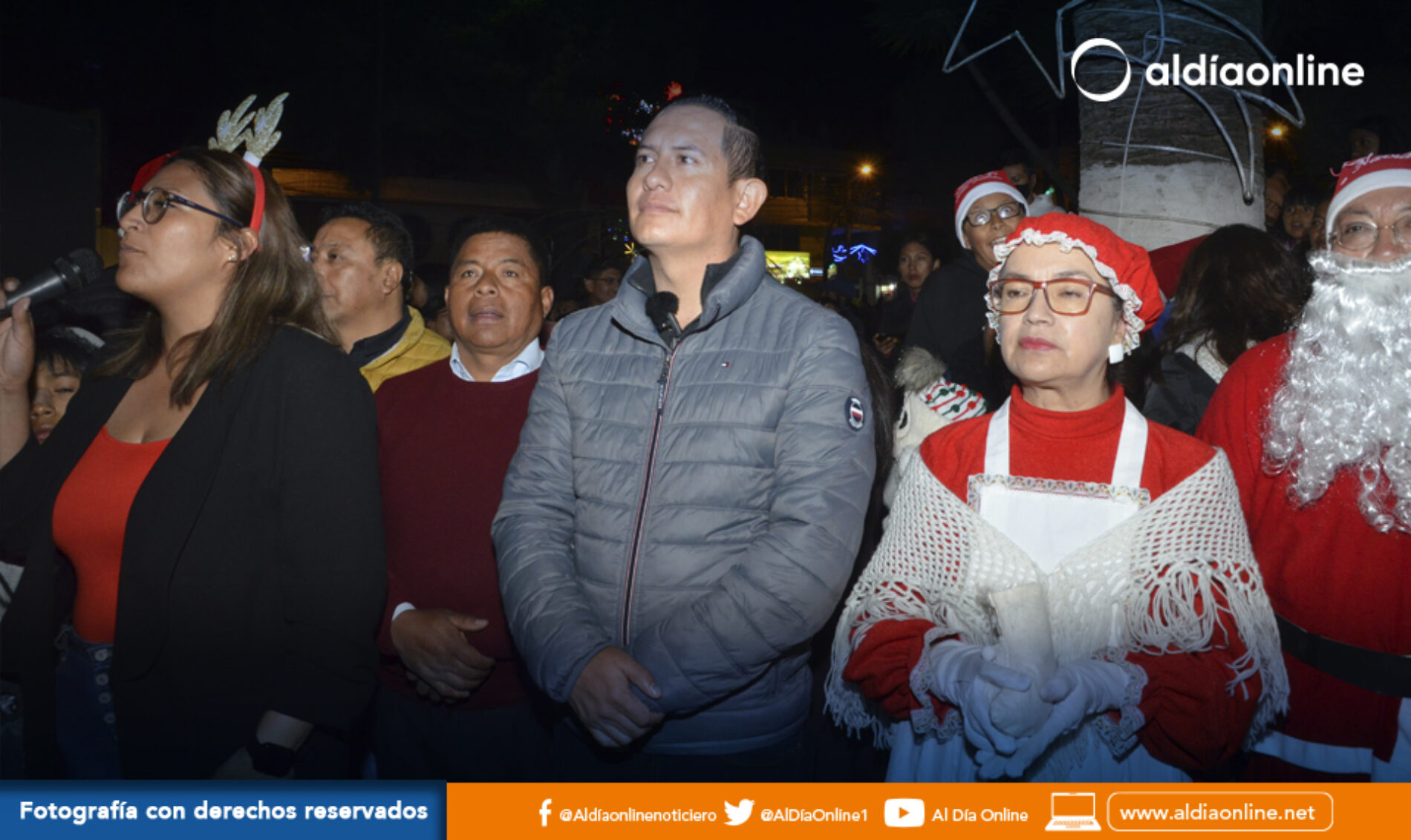 LUCES DE NAVIDAD FUERON ENCENDIDAS EN PARQUE CENTRAL Y CALLES DE SAQUISILÍ (VIDEOS)