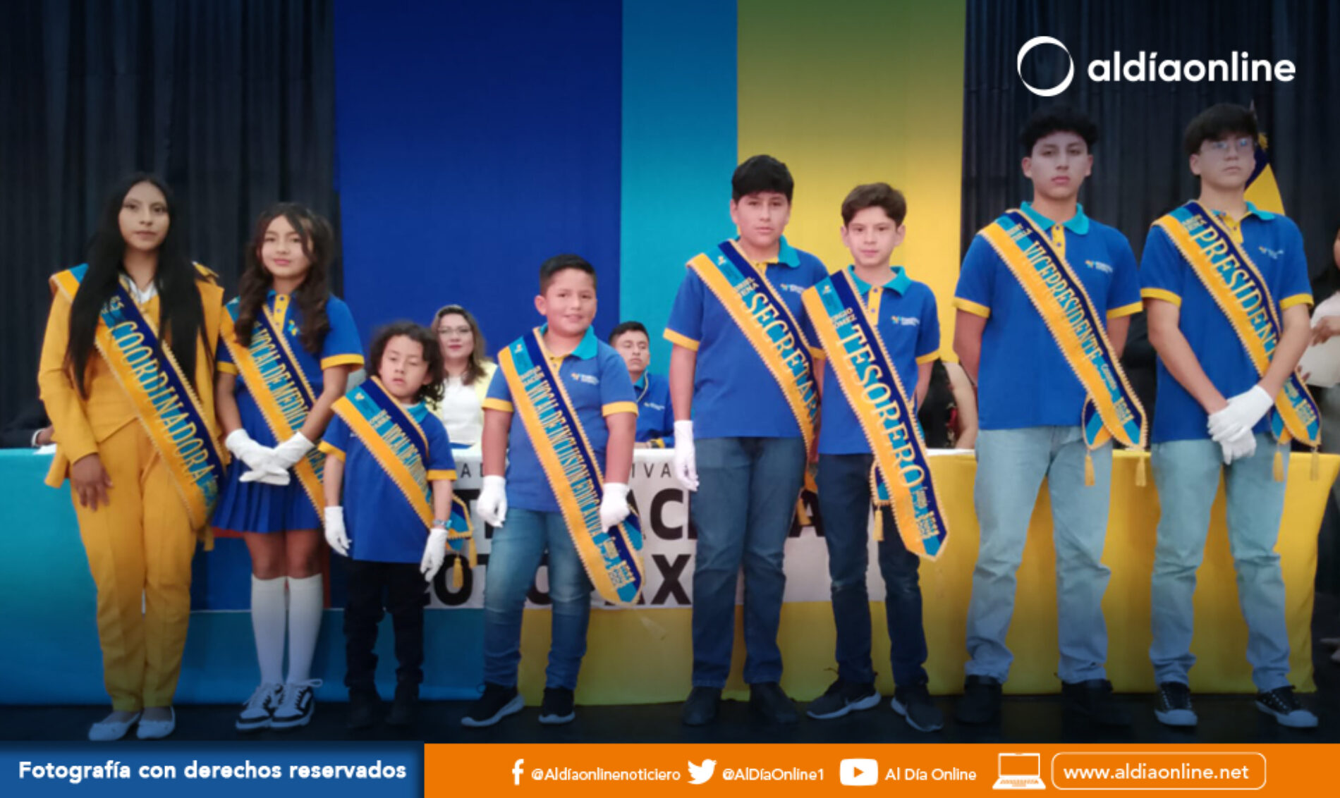 U.E. PARTICULAR INTERNACIONAL COTOPAXI, POSESIÓN A CONSEJO ESTUDIANTIL Y ENTREGÓ CERTIFICADO TOEFL (VIDEOS)