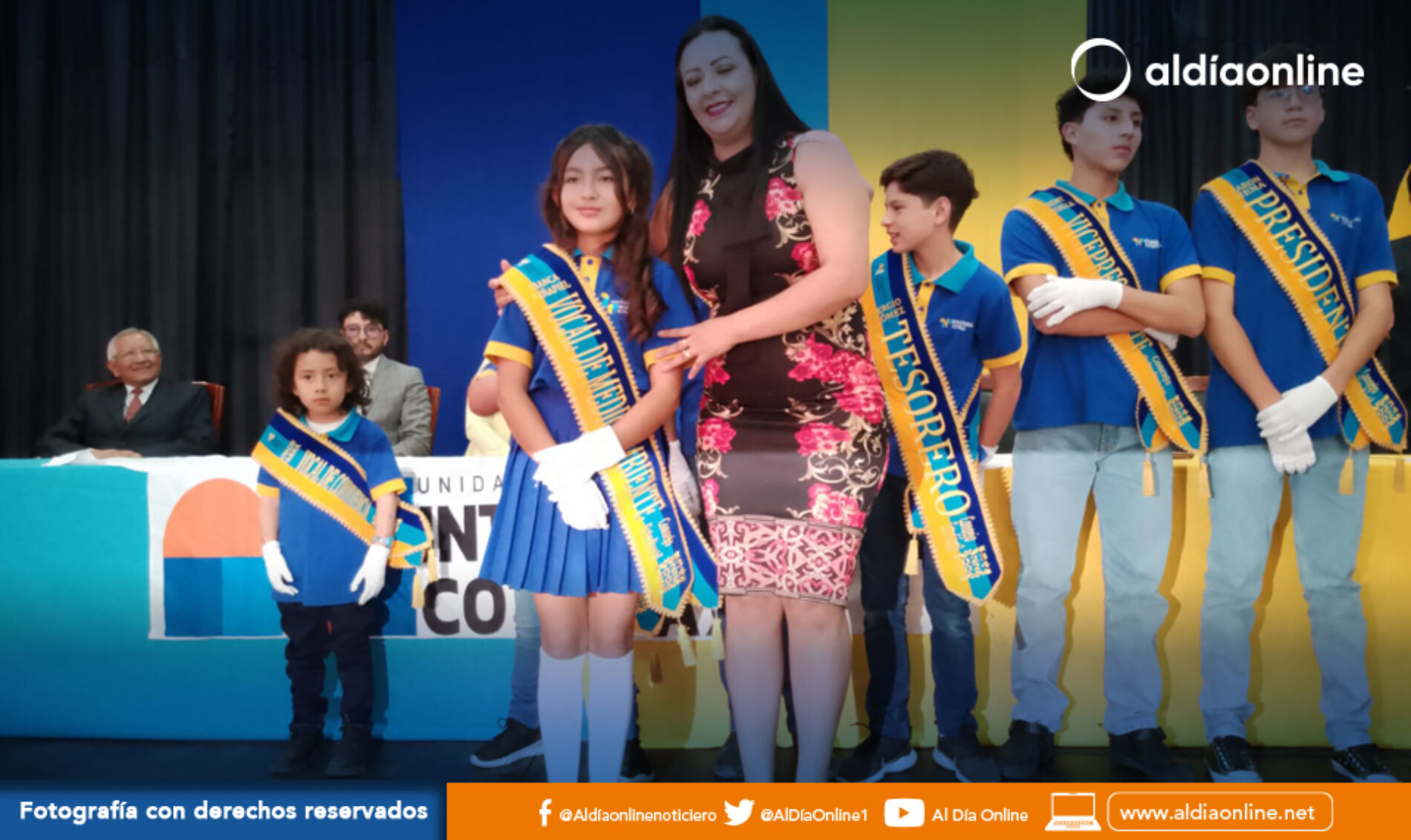 U.E. PARTICULAR INTERNACIONAL COTOPAXI, POSESIÓN A CONSEJO ESTUDIANTIL Y ENTREGÓ CERTIFICADO TOEFL (VIDEOS)
