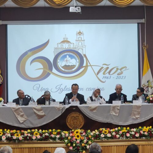 DIÓCESIS DE LATACUNGA EN SUS 60 AÑOS DE CREACIÓN CUMPLIO CON EL FORO “UNA IGLESIA EN CAMINO”