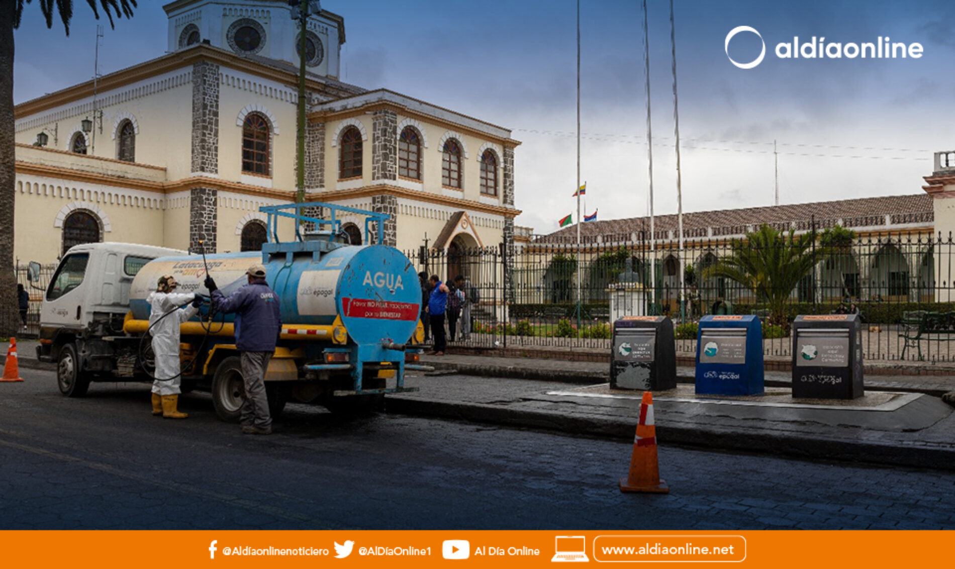 MUNICIPIO DE LATACUNGA Y EPAGAL REALIZÓ LIMPIEZA Y DESINFECCIÓN DE ISLAS SOTERRADAS EN LA AV. QUIJANO ORDOÑEZ