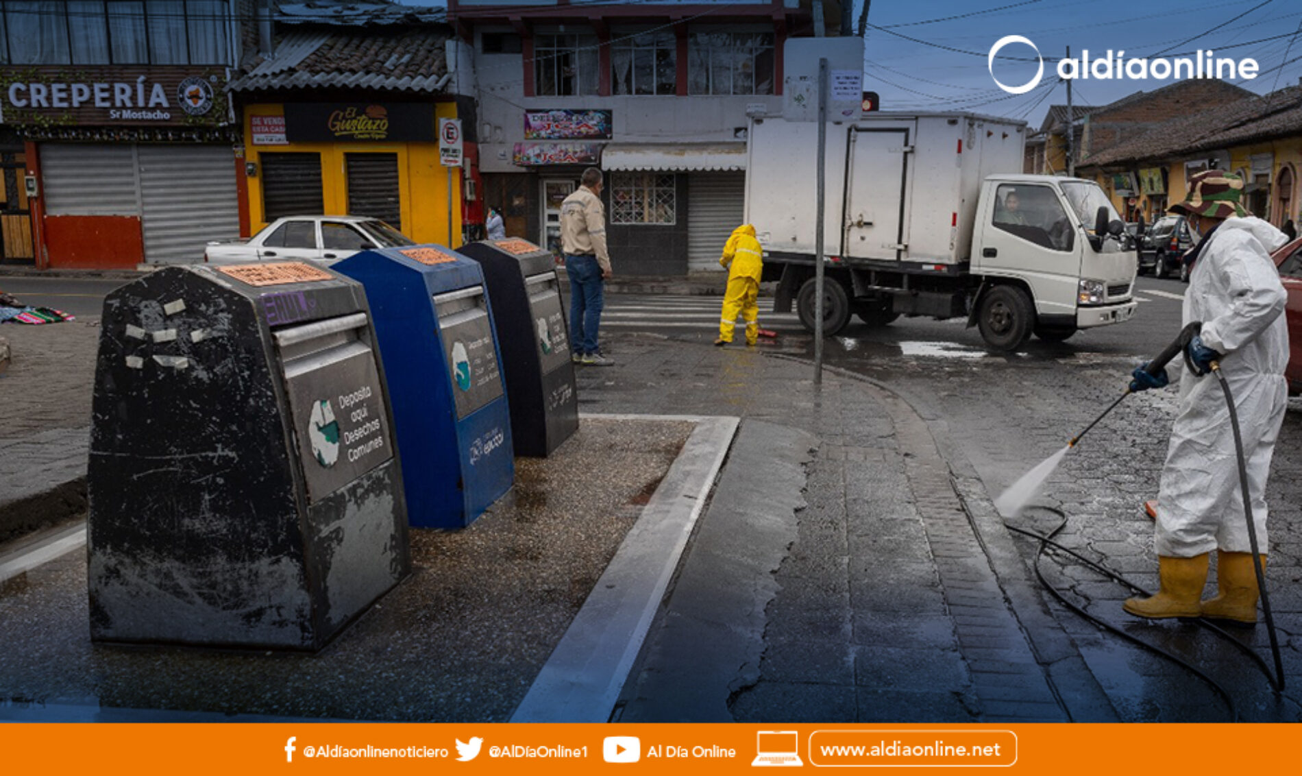 MUNICIPIO DE LATACUNGA Y EPAGAL REALIZÓ LIMPIEZA Y DESINFECCIÓN DE ISLAS SOTERRADAS EN LA AV. QUIJANO ORDOÑEZ