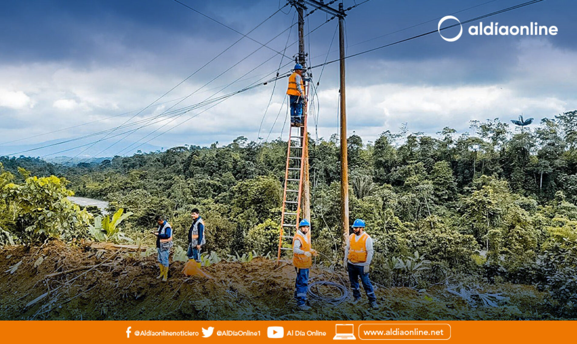 PREFECTURA DE COTOPAXI Y AUTORIDADES LOCALES UNEN ESFUERZOS PARA ABORDAR EMERGENCIA VIAL EN LA E30  SECTOR GUAYACÁN.