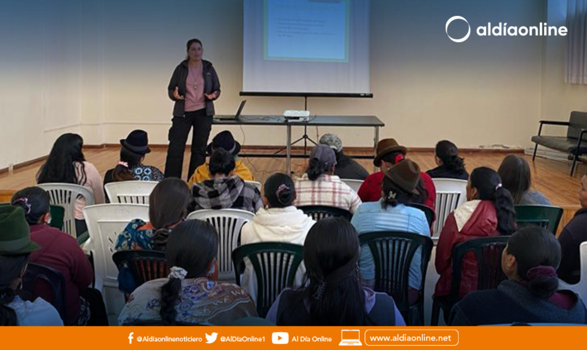 PRODUCTORAS DE COTOPAXI SE CAPACITAN EN PRODUCCIÓN DE ESPECIES MENORES
