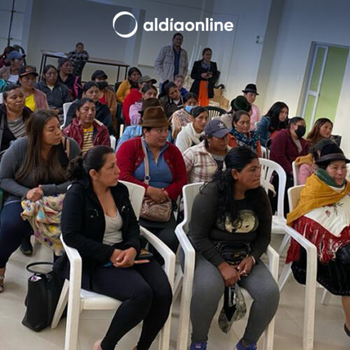 PRODUCTORAS DE COTOPAXI SE CAPACITAN EN PRODUCCIÓN DE ESPECIES MENORES