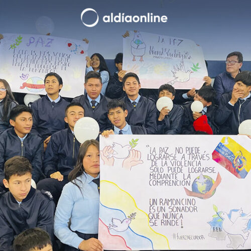 UNIDAD EDUCATIVA RAMÓN BARBA NARANJO RINDIÓ HOMENAJE A LOS SÍMBOLOS PATRIOS