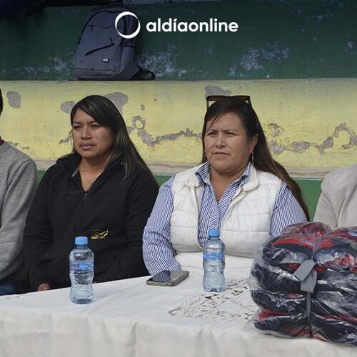 PREFECTURA DE COTOPAXI ENTREGÓ INDUMENTARIA DEPORTIVA A 21 ESCUELAS DE FÚTBOL