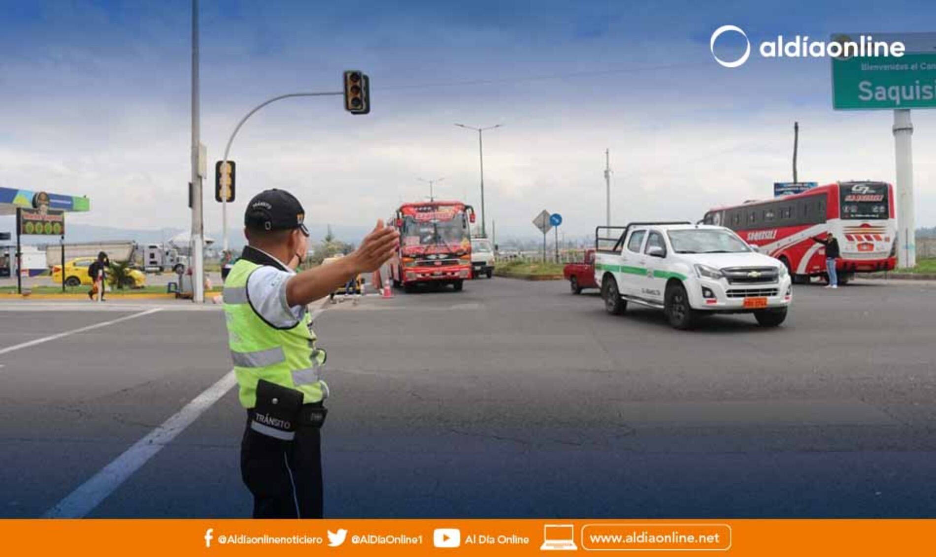 AGENTES CIVILES DE TRÁNSITO PRESTAN SU SERVICIO DURANTE EL RACIONAMIENTO DE ENERGÍA ELÉCTRICA