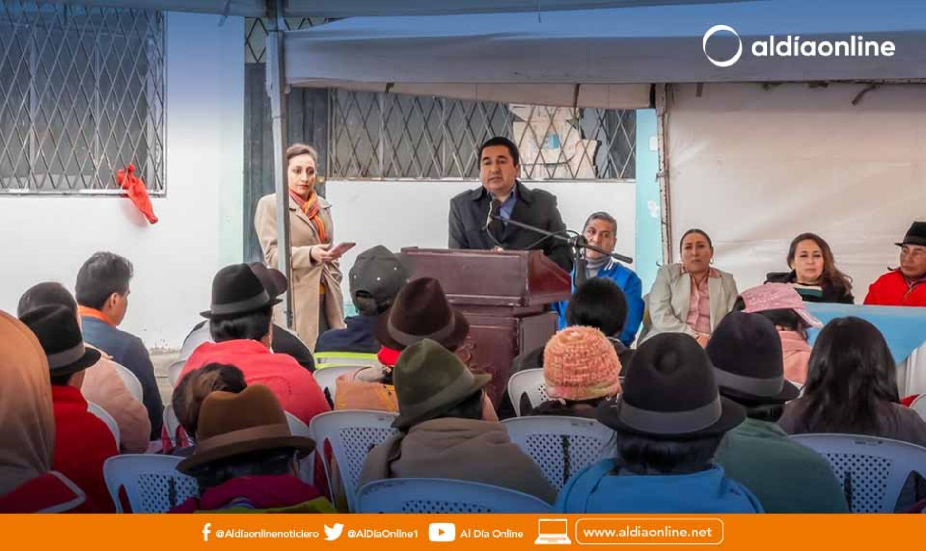 MUNICIPIO DE LATACUNGA INICIA OBRA DE ASFALTADO EN MACA ATÁPULO