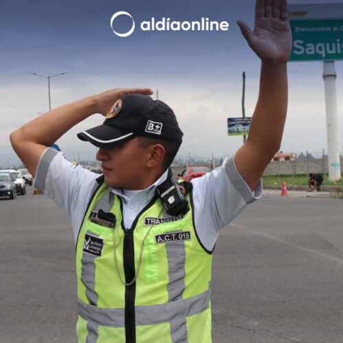AGENTES CIVILES DE TRÁNSITO PRESTAN SU SERVICIO DURANTE EL RACIONAMIENTO DE ENERGÍA ELÉCTRICA