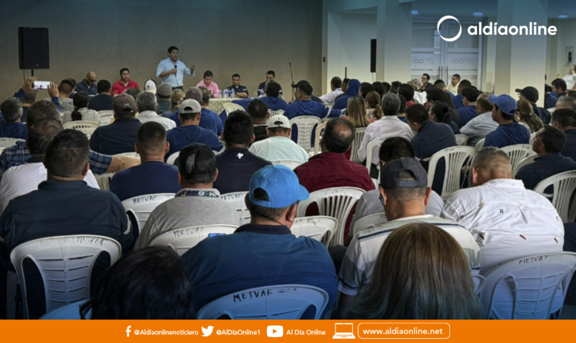 EN CNEL HAY UN FUNCIONARIO QUE GANA USD 13.500 AL MES