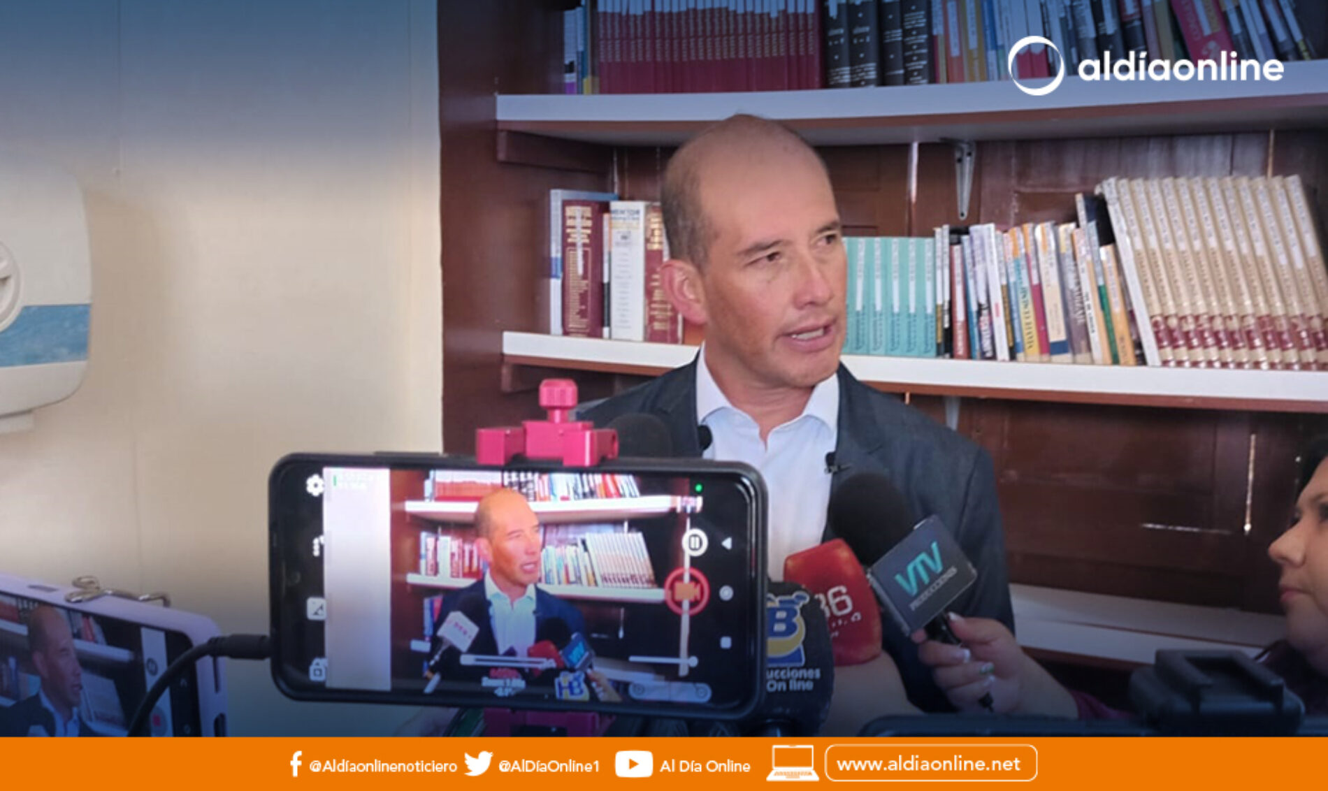 INSTITUTO VICENTE LEÓN INAUGURA BIBLIOTECA AL SERVICIO DE LA COMUNIDAD ACADÉMICA Y LA CIUDADANÍA