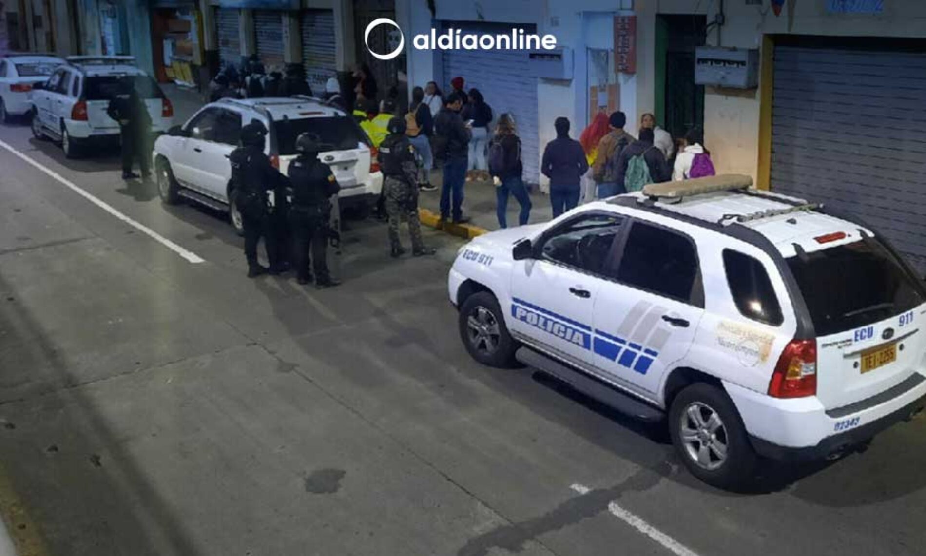OPERATIVO POLICIAL DEJA NUEVE DETENIDOS EN CÉNTRICO PARQUE DE AMBATO