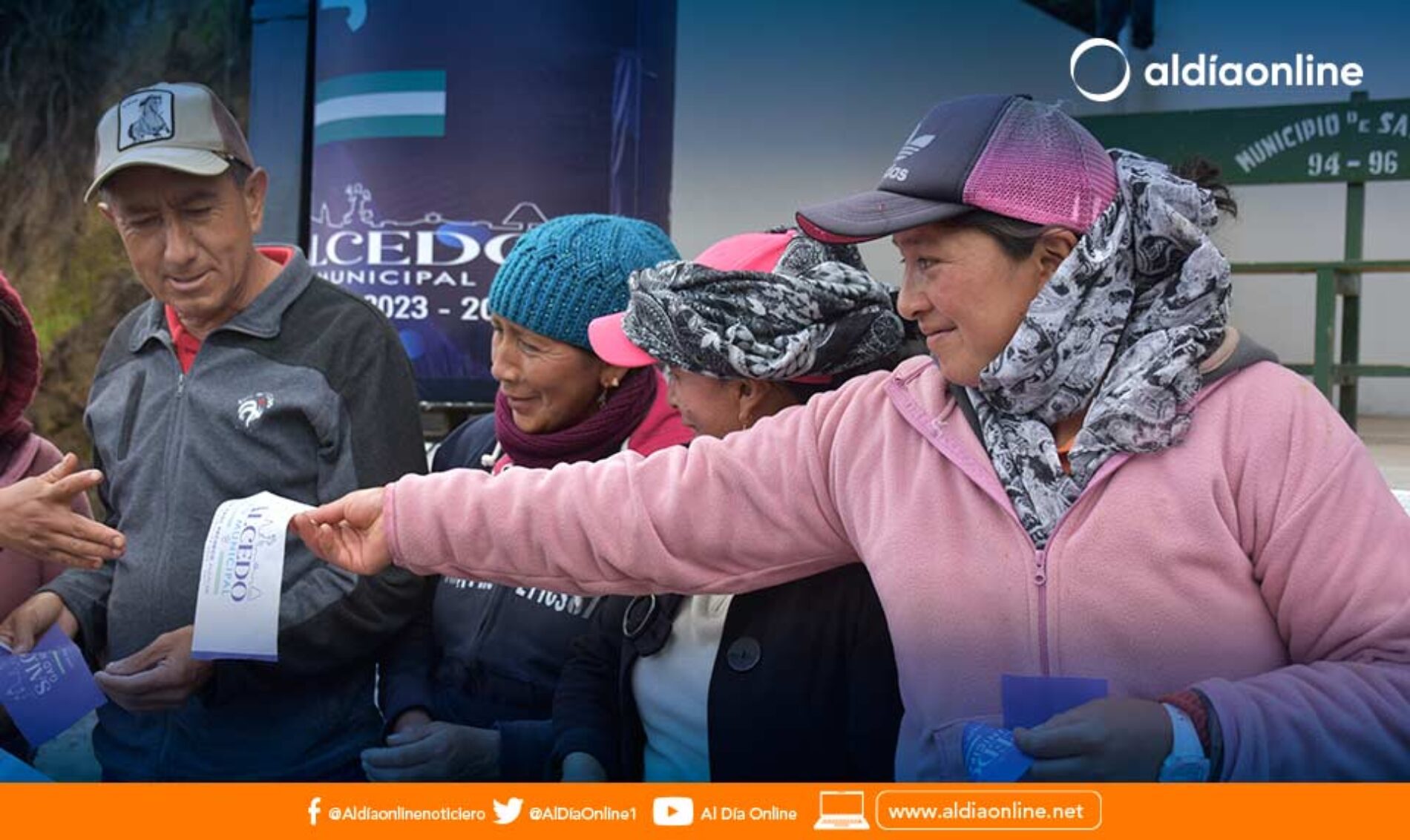 JUAN PAÚL PACHECO ENTREGA OBRA DE ADOQUINADO A LOS MORADORES DE SACHA