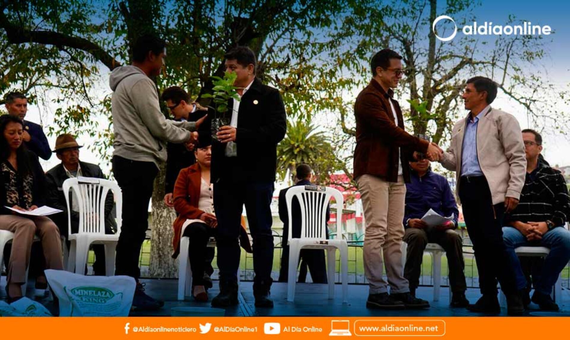 PRESIDENTE DANIEL NOBOA Y MINISTRO DANILO PALACIOS ENTREGAN 95.000 DÓLARES EN BENEFICIOS PARA PRODUCTORES DE COTOPAXI