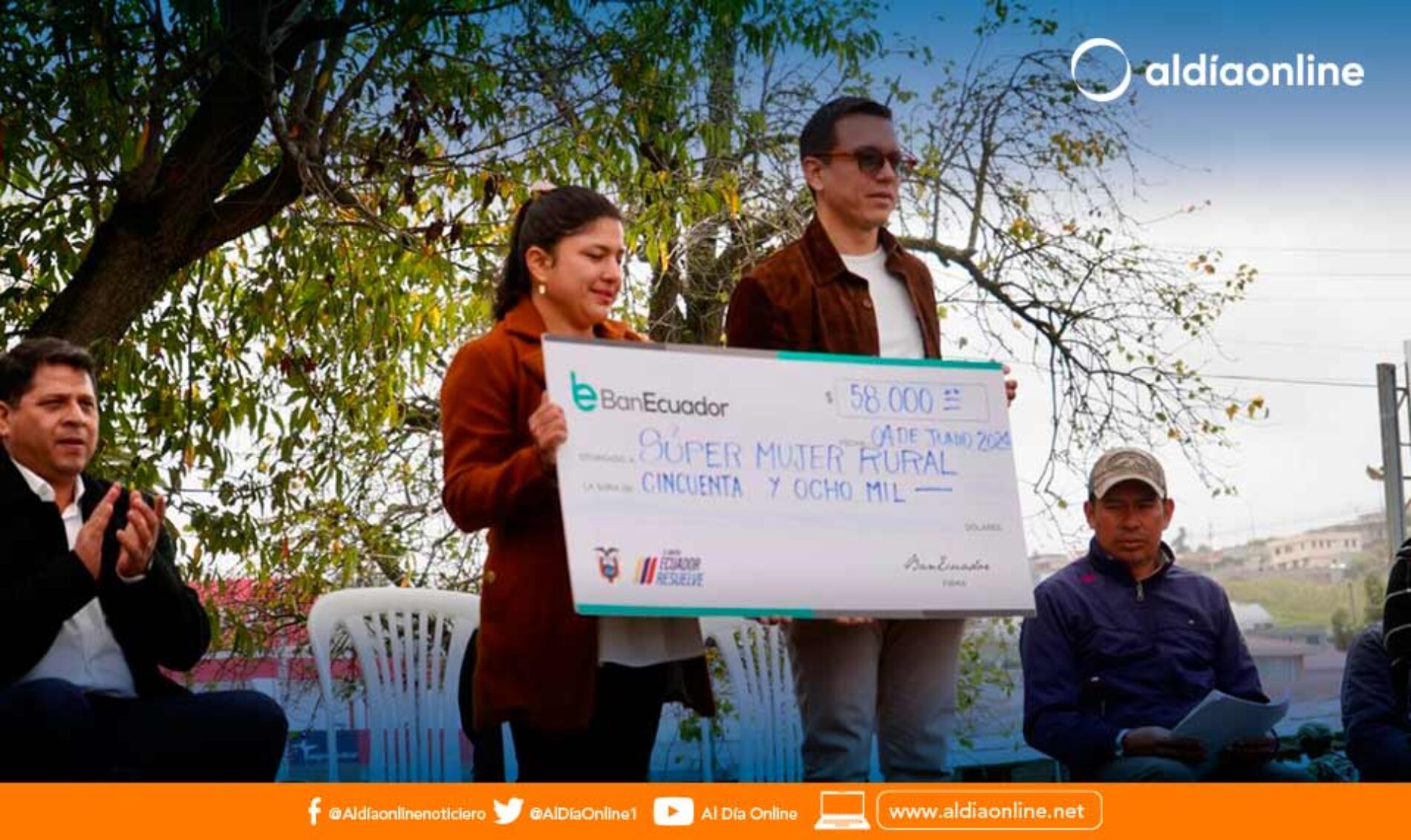 PRESIDENTE DANIEL NOBOA Y MINISTRO DANILO PALACIOS ENTREGAN 95.000 DÓLARES EN BENEFICIOS PARA PRODUCTORES DE COTOPAXI