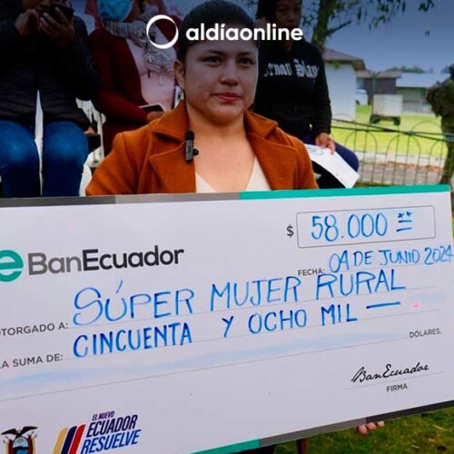 PRESIDENTE DANIEL NOBOA Y MINISTRO DANILO PALACIOS ENTREGAN 95.000 DÓLARES EN BENEFICIOS PARA PRODUCTORES DE COTOPAXI