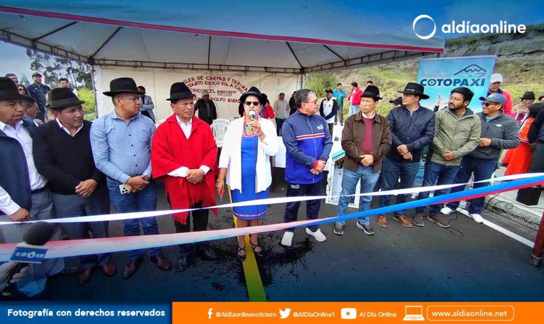 ASFALTADO DE VÍA CRUZ LOMA-PUENTE DE LEITO EN SAQUISILÍ INAUGURÓ PREFECTURA DE COTOPAXI (VIDEO)