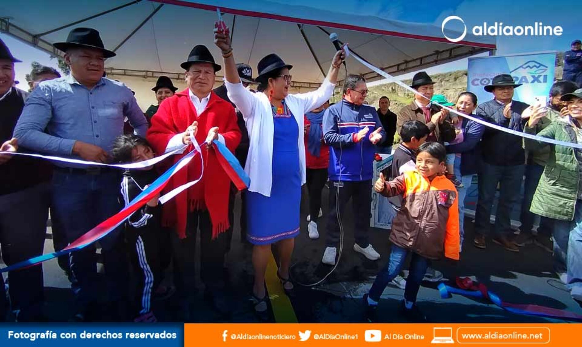 ASFALTADO DE VÍA CRUZ LOMA-PUENTE DE LEITO EN SAQUISILÍ INAUGURÓ PREFECTURA DE COTOPAXI (VIDEO)